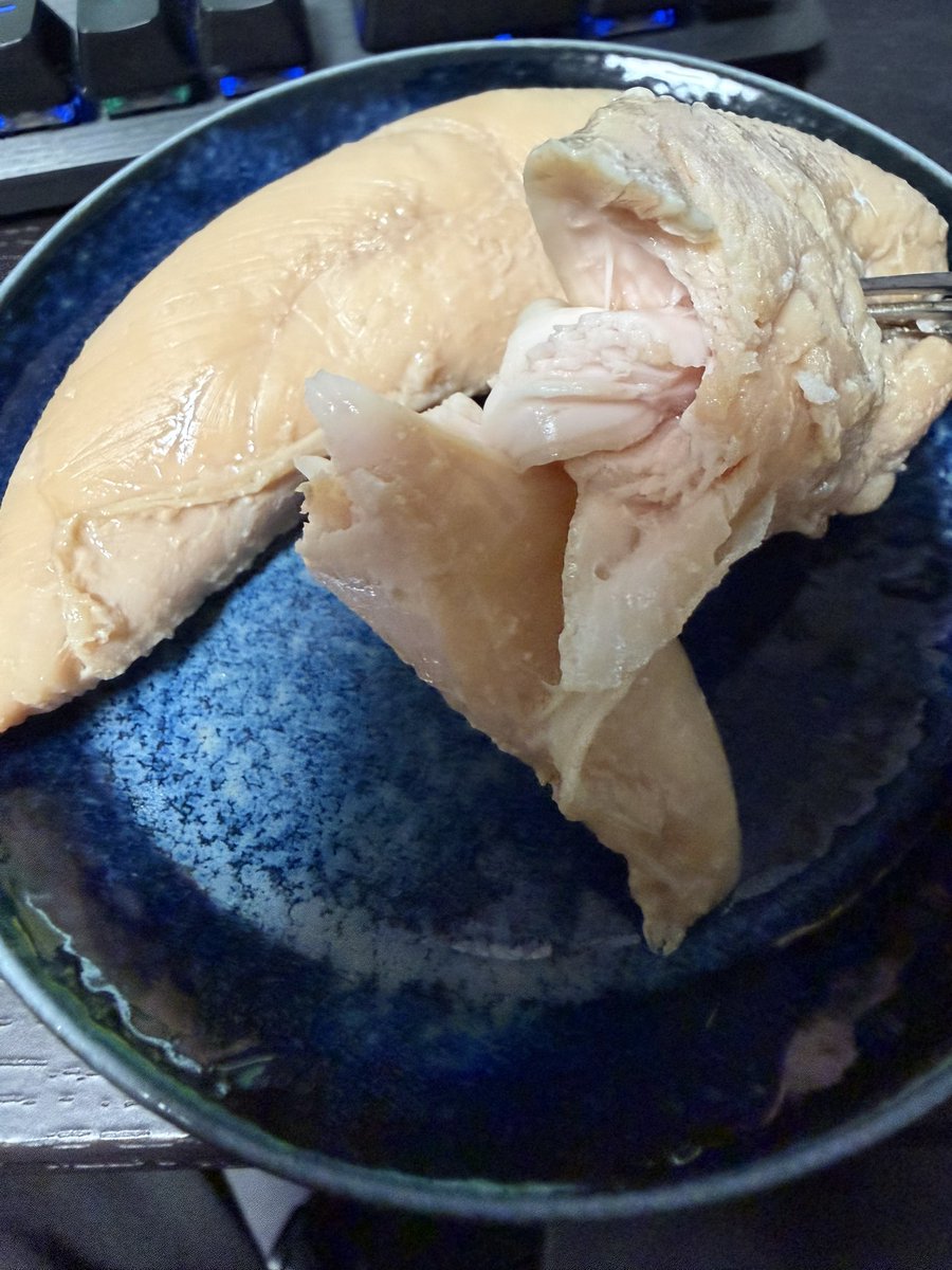 Poccakaze's tweet photo. 早速使ってみた
鶏むねと一緒にやったからちょっと茹ですぎたかも

でもそこそこしっとりジューシーでヨシ https://t.co/caJK28b3Qs
