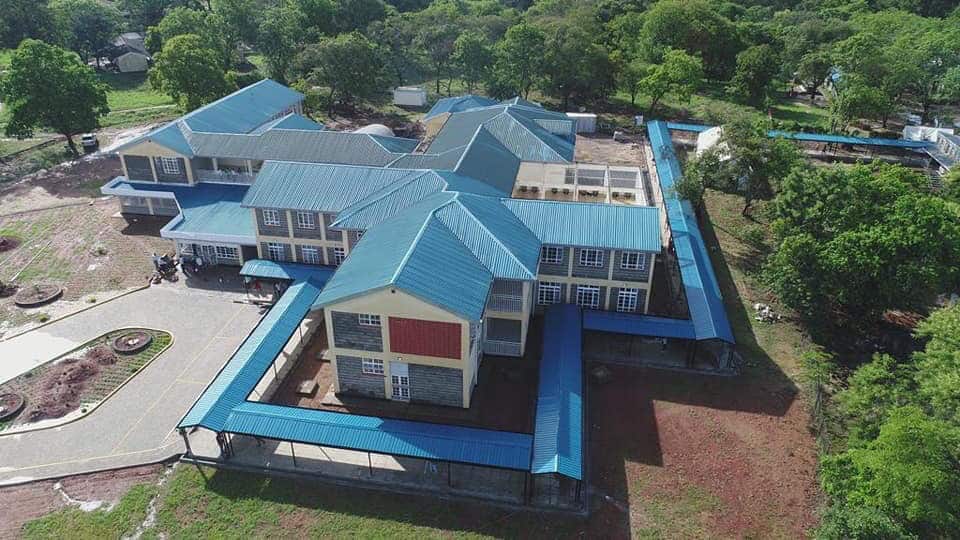 amerix's tweet photo. KSH 1 Billion:

• Will build 8 of these hospitals.

Kenya loses 3 billion daily (24 hospitals) to corruption.

James stole 600 billion. https://t.co/sY3qa1poIK