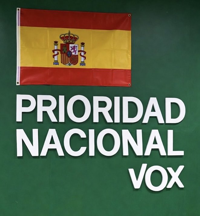 Anacunetas55's tweet photo. @Santi_ABASCAL Sánchez TRAIDOR. https://t.co/AHxTojj6sS