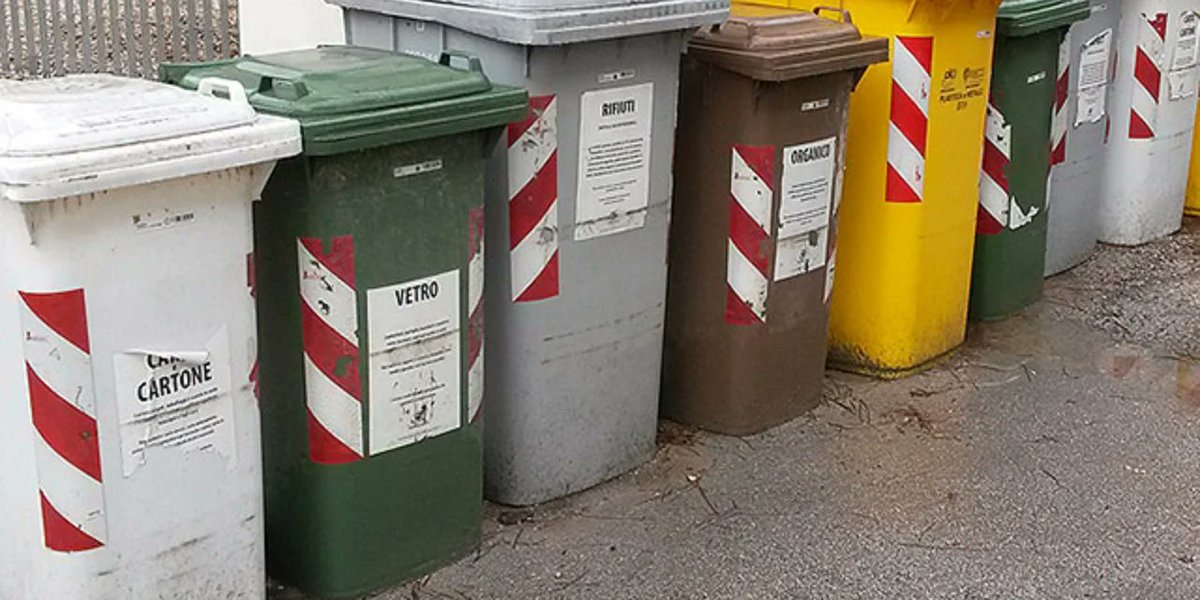 radioduomo's tweet photo. ⚠️#Termovalorizzatore nelle #Marche: per @Legambiente un impianto da 370mila tonnellate l'anno non eliminerà le discariche
🗣️Il presidente Ciarulli chiede un cambio di rotta sui #rifiuti
♻️La soluzione: #EconomiaCircolare, impianti di #riciclo 

Leggi QUI
https://t.co/TWi3e5CD16 https://t.co/KNsd9qlUsy