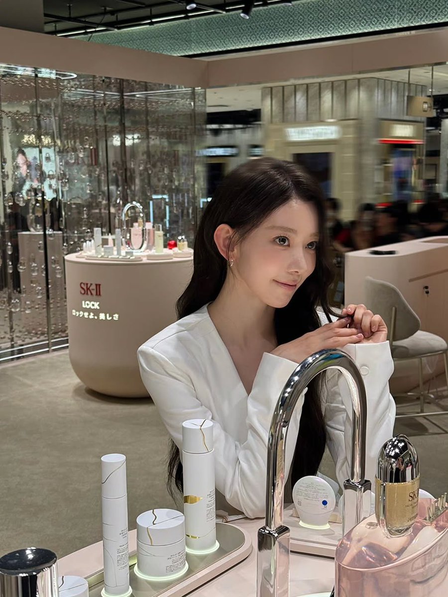 sakuchan_0812's tweet photo. Instagram post

ここ最近は、
フェイシャルトリートメントエッセンス💧
↓
新発売のフェイシャルトリートメントセラム✨
↓
スキンパワーリニュークリーム♥️

のルーティンがお気に入りです☺️

#SKII

#사쿠라
#宮脇咲良  #SAKURA
#르세라핌  #LE_SSERAFIM https://t.co/QVaOfr2cSY