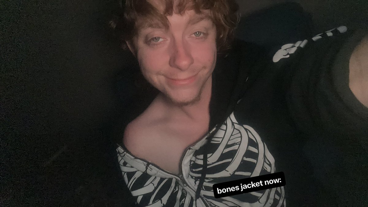 rexi4LyfeAlexxx's tweet photo. Same guy, same bones jacket, very different stats…. And a year of WL and such…. 5’5 and 245 lbs to 155 and an XS/S instead of a XXL/XXXL #wl #fastwl #ftm #xxl2xs #gotmeback #aan #bfp #obeseclass2tobufflilguy #class2obese #PetiteAndHot https://t.co/H8AyCGU1xD