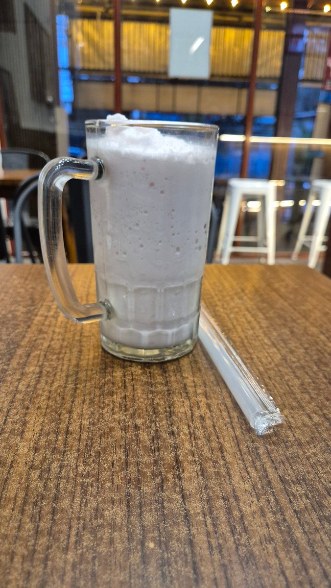 t_spanix's tweet photo. minum coconut shake dicuaca yg panas.😍 https://t.co/hVJW2E278R