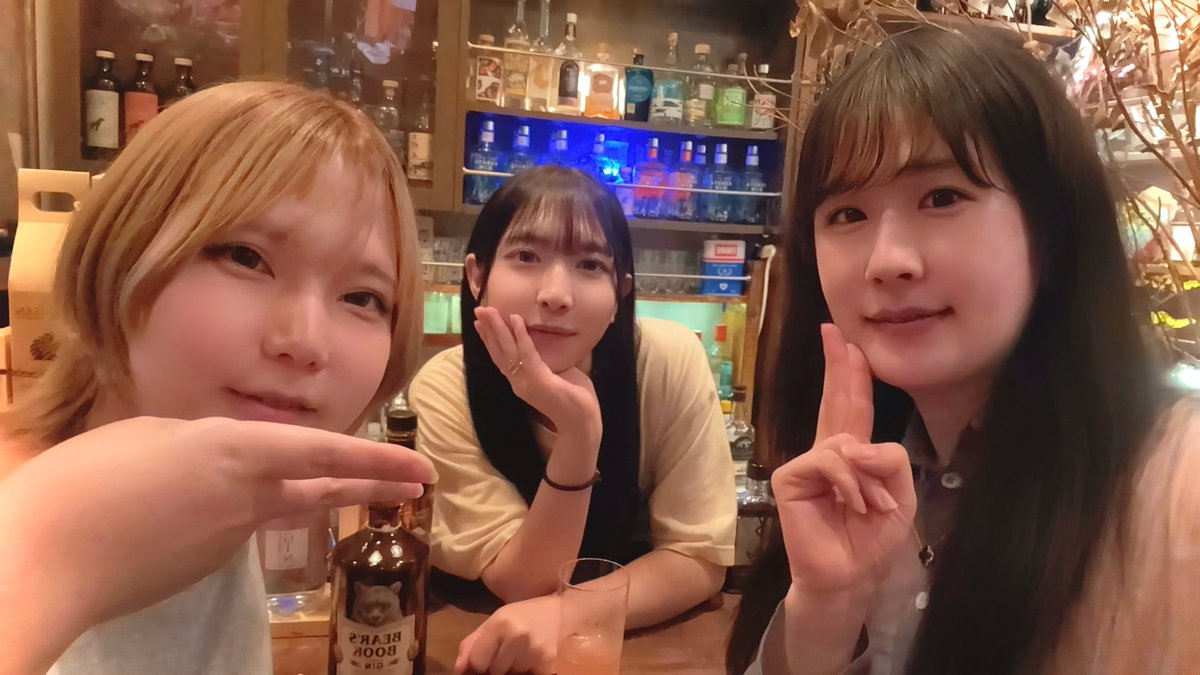 hana_girlsclub's tweet photo. 昨日は新宿蒸留で飲んでたら、ちぃちゃんも合流🍻
ミヅキちゃんにも会えたし、お酒もビーフシチューも美味しかった❣️ https://t.co/Q0qqc85Isk
