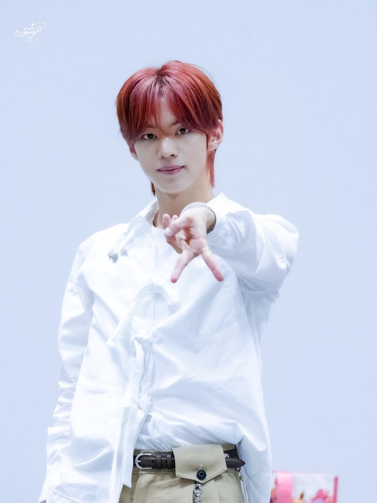 dhcfmc's tweet photo. 260702  横浜

🐭✌🏻

#도훈 #투어스 #TWS #DOHOON https://t.co/aaPaSLmNUt