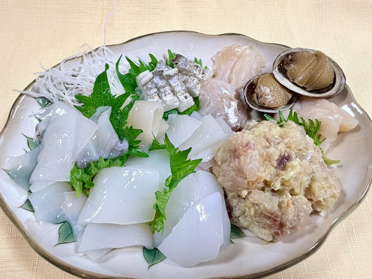 Dragon_Ueda's tweet photo. 我が家の冷凍庫の整理・第２弾！w

例によって半年以上保存したものも含まれていますが、-60℃だと劣化はほとんどありません！😋✨

① マルイカ（ケンサキイカ）
②ヤリイカ
③ アオリイカ
④タチウオの炙り
⑤カイワリ
⑥ カワハギの昆布締め
⑦イサキのなめろう
⑧下田産煮トコブシ
⑨別海産ホタテ https://t.co/OgchD5qUGC