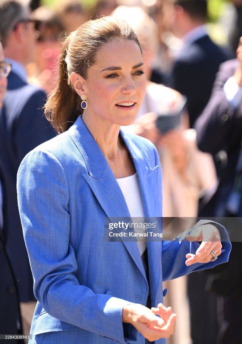 SabirahLohn's tweet photo. Catherine is looking stunning today at Wimbledon! https://t.co/tq3XZfnIDs