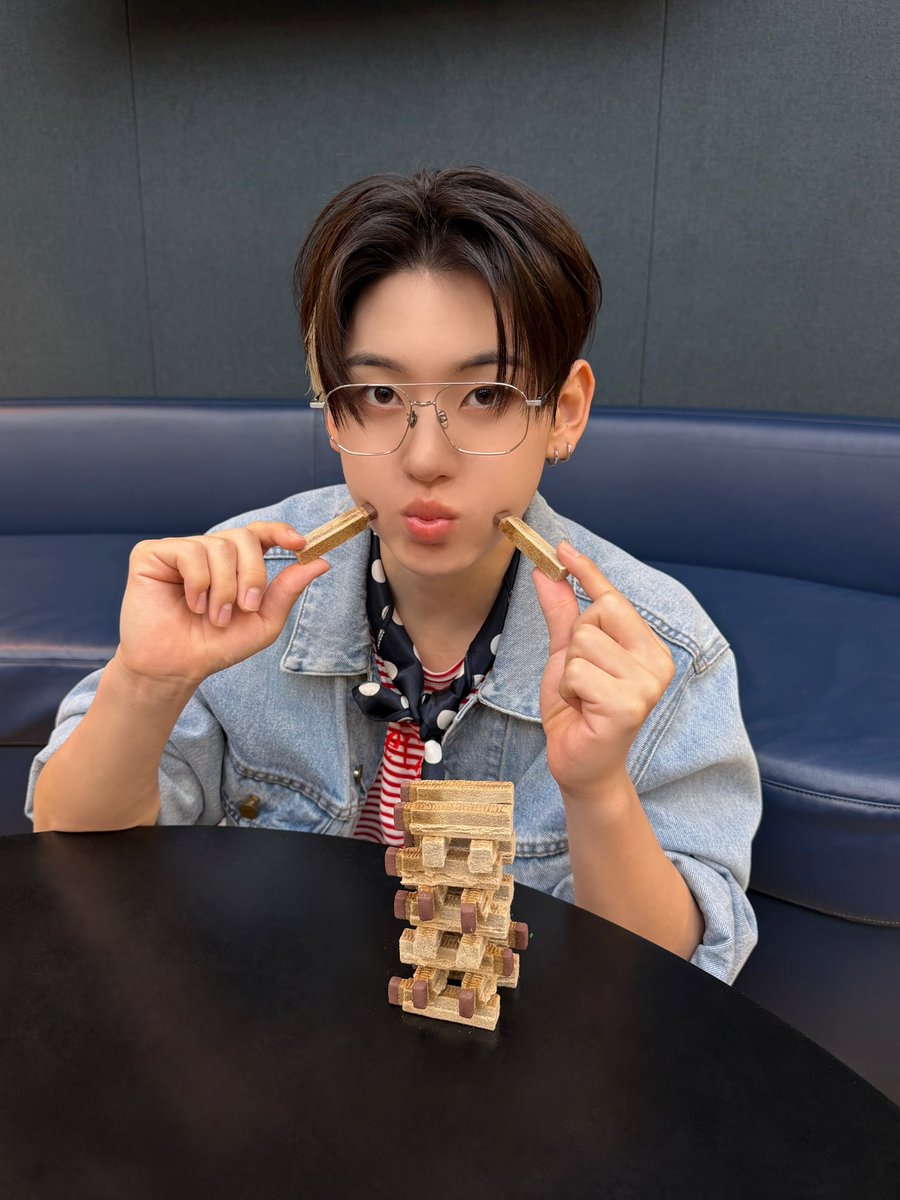 kickflip_jype's tweet photo. 📸ᴋɪᴄᴋᴋɪᴄᴋᴅᴀʏ

260702
Mnet 엠카운트다운 MC 계훈

#KickFlip #킥플립
#계훈 #Kyehoon https://t.co/O1sQ2hcsex
