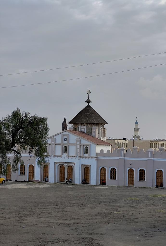 Sertseyonas's tweet photo. #Asmara #Eritrea
🇪🇷  ⛪  🕌  ☁️ https://t.co/x3MuCBe60w