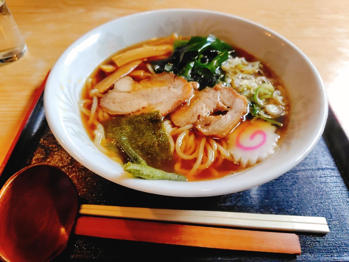 harry_kunitachi's tweet photo. 国立の蕎麦店、尾張屋第二支店に行って来ました。

ラーメン

それぞそば屋のラーメンです。
そば屋でしか作れないラーメンなんです。 https://t.co/kpqoSCP7N6