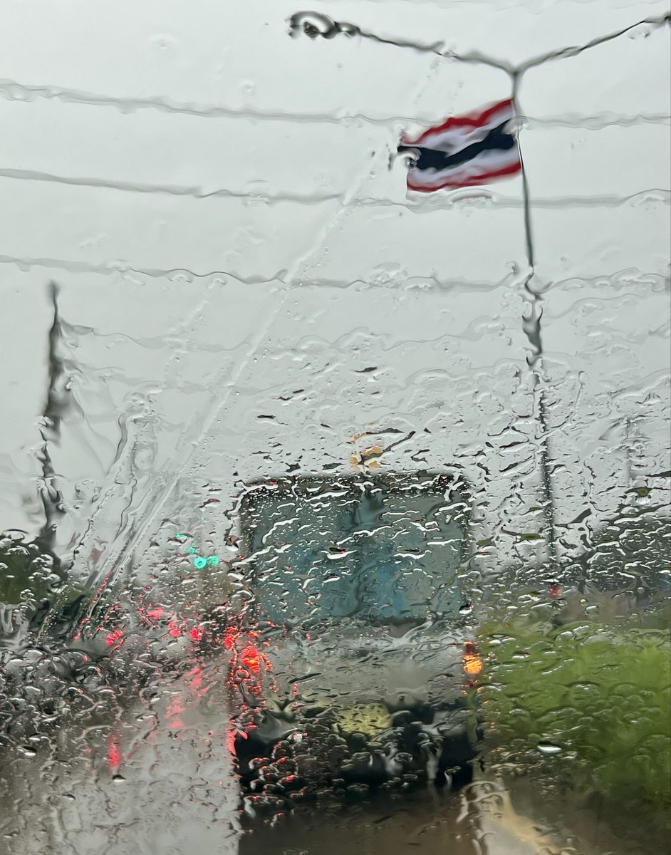 lomocrat's tweet photo. ฝนตกห้าโมงเย็น☔️ https://t.co/j6vHxC5mJG