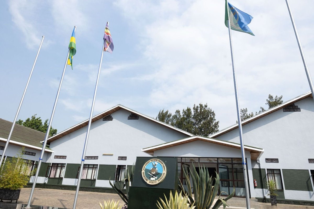 antoine_mu55495's tweet photo. Urubyiruko ni imbaraga z’u Rwanda 🇷🇼

Abitabiriye Itorero Indangamirwa 16 I Gabiro (Abaturutse imbere mu gihugu n'abavuye mu mahanga) bari gutozwa kwiyubaka mu ndangagaciro,ubutwari n’imiyoborere myiza.
Itorero ridutoza kuba abo twifuza Kuba bo, ndetse n'abayobozi b'ejo hazaza! https://t.co/uN9M4x0bdU