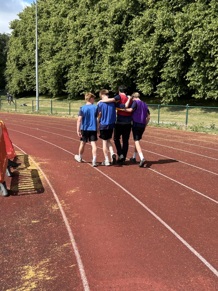 wms_pe's tweet photo. Never leave a friend behind 👊 @WMount #WMA https://t.co/cFWvboEX1b