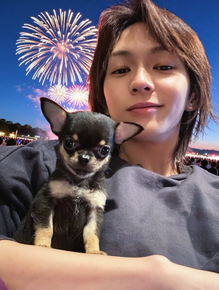 younanox0125's tweet photo. 【遂にとけいちゃん（犬）とオフ会できる機会つくってみた。】

8月11日（山の日㊗️）に1部限りですが
夏ｲﾍﾞ開催します🍧

とけいちゃん（🐶）と参戦します。

我が愛犬とのミニトークイベントや
俺が着尽くした
一軍のお洋服たちの🎁企画もあります（絶賛cleaning中⚠️）

オリジナルグッズも制作中です❤️‍🔥

特典会はご所望であらば
とけいちゃんとも写ることができます

俺がリードをしてしっかりと抱きかかえた状態のｽﾘｰｼｮｯﾄになります。

その際そっぽを向いてしまったり
集中力がきれてしまったり、
お水が飲みたくなって予期せぬ休憩時間をいただいたり
イレギュラーが多々発生する場合がありますが温かいお心でご容赦ください🙇
（※愛犬はマナーパンツを着用して臨みます。）

もちろん俺とのソロ空間を紡ぐことも🉑であります！

当日お衣装は浴衣を想定しているので
皆んなもコーデのどこかに夏色を一点
差し込んでくれたらSUMMERバイブス💯の1枚に仕上がります📸🎨🎆

大切なfamを民である皆んなへお目見えしたい一心で
アットホームな空間と癒しをお届けできるようにとけいちゃんとスタッフ一同努めてまいるので
ひと夏の思ひ出作り
楽しみにしていてください🐶🎐

🎫
なのラボ先行にて
7月6日（月）20:00 〜 7月12日（日）23:59

詳細⬇︎
https://t.co/IUFmLeMu6w

（※注意書きがいつもより多く
慣れない環境下ですが
体調を第一にとけいちゃんを温かく迎えてもらえたら嬉しいです🐶）