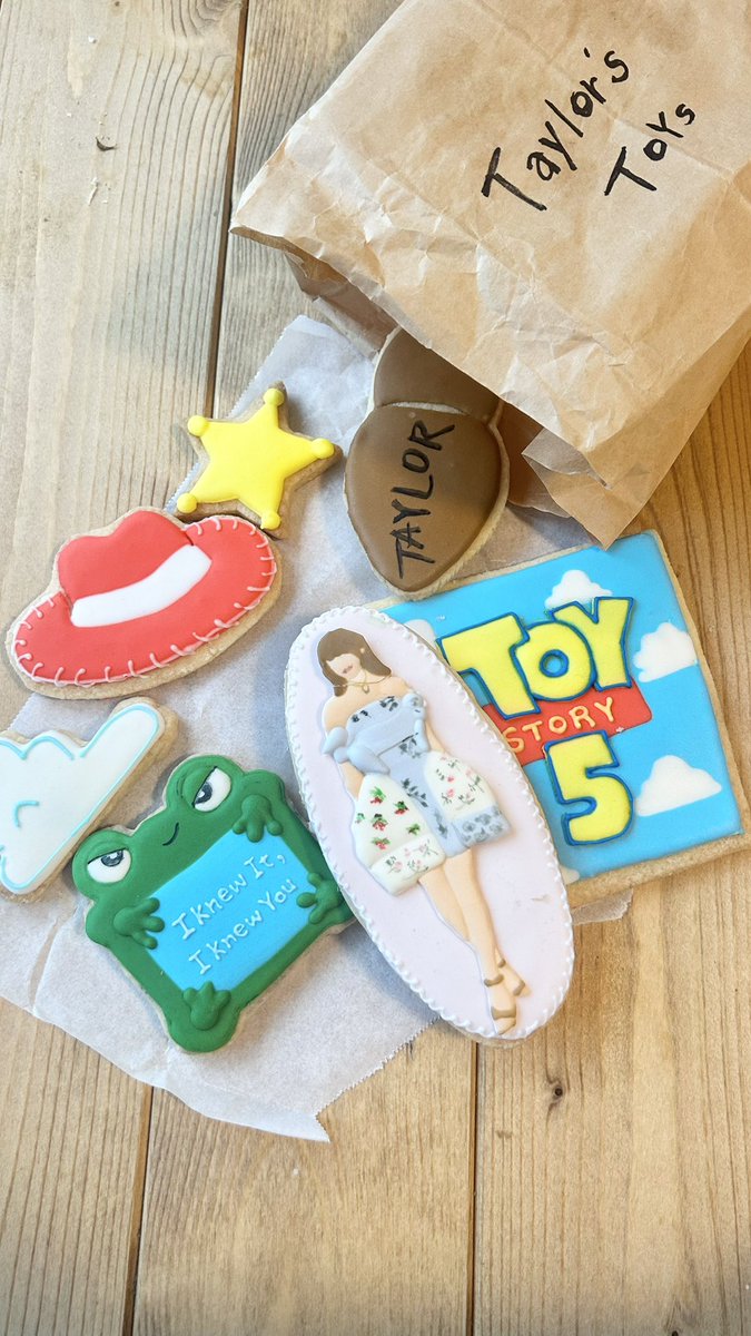 KarinSwift13's tweet photo. トイ•ストーリー5の公開と、
Taylorの”I Knew It,I Knew You”のリリースを祝して、クッキーを作ってみたっ🍪！

@taylorswift13 @taylornation13 @TSwiftNewsJP #ToyStory5
#トイストーリー５ https://t.co/G1obJ4W5Bc
