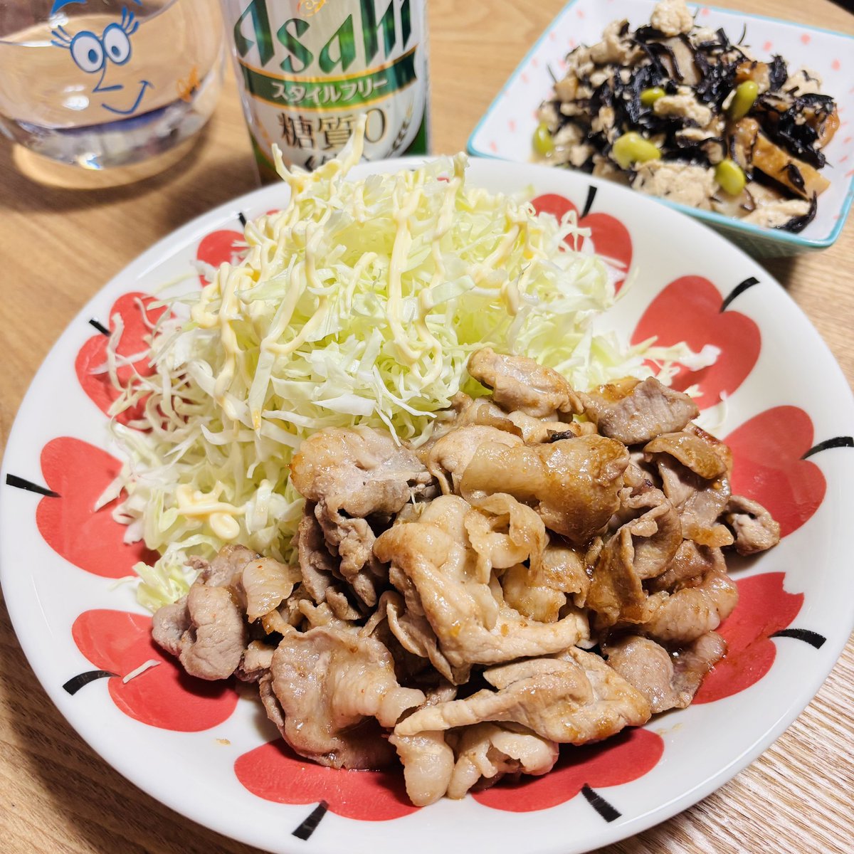 di7181's tweet photo. 豚こま源たれ炒め👩‍🍳
マヨかけたキャベツと一緒に食べると最高なんだなこれが！！！
今夜もカンパーイ(🍺•᎑•🍺) https://t.co/QCmrxCAqXd