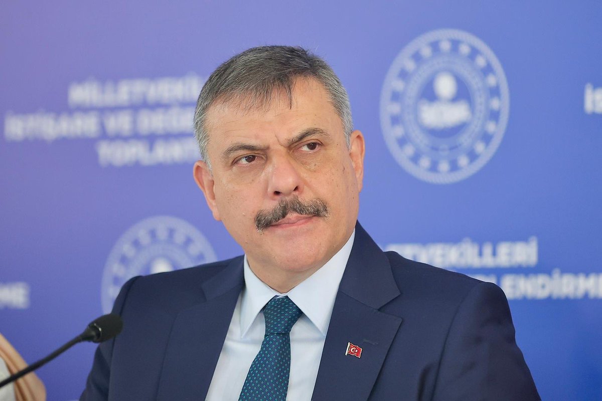 EmniyetGM's tweet photo. Emniyet Genel Müdürümüz Sayın Ali Fidan, İçişleri Bakanımız Sayın Mustafa Çiftçi’nin teşrifleriyle gerçekleştirilen “Milletvekilleri İstişare ve Değerlendirme Toplantısı”na katıldı.

Toplantıda, kamu düzeninin sağlanmasından afet ve acil durum yönetimine, trafik güvenliğinden şehirlerimizin güvenliğine ve vatandaşlarımıza sunulan hizmetlerin etkinliğinin daha da artırılmasına yönelik konular kapsamlı bir şekilde ele alındı.