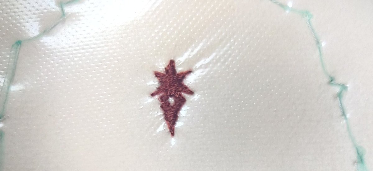 eo_nuinui's tweet photo. 《進捗》
ジョブマーク刺繍おわりましたー
あとは立ち上げと髪型等々の調整です💪 https://t.co/WOXWRg3D14