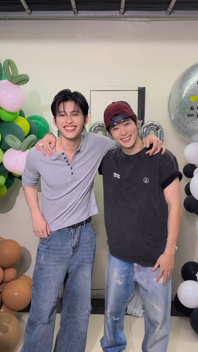 _ppspace's tweet photo. gmmtv
 คุณธีร์ &amp; ลูกพีชสาขาเกาหลี😎

/น่าร้ากกกกกกกกกกกก

#JAEHYUN #JAEHYUN_MONO
#NCT #NCT127
#ppnaravit @ppnaravit https://t.co/YQBN9QpeBg