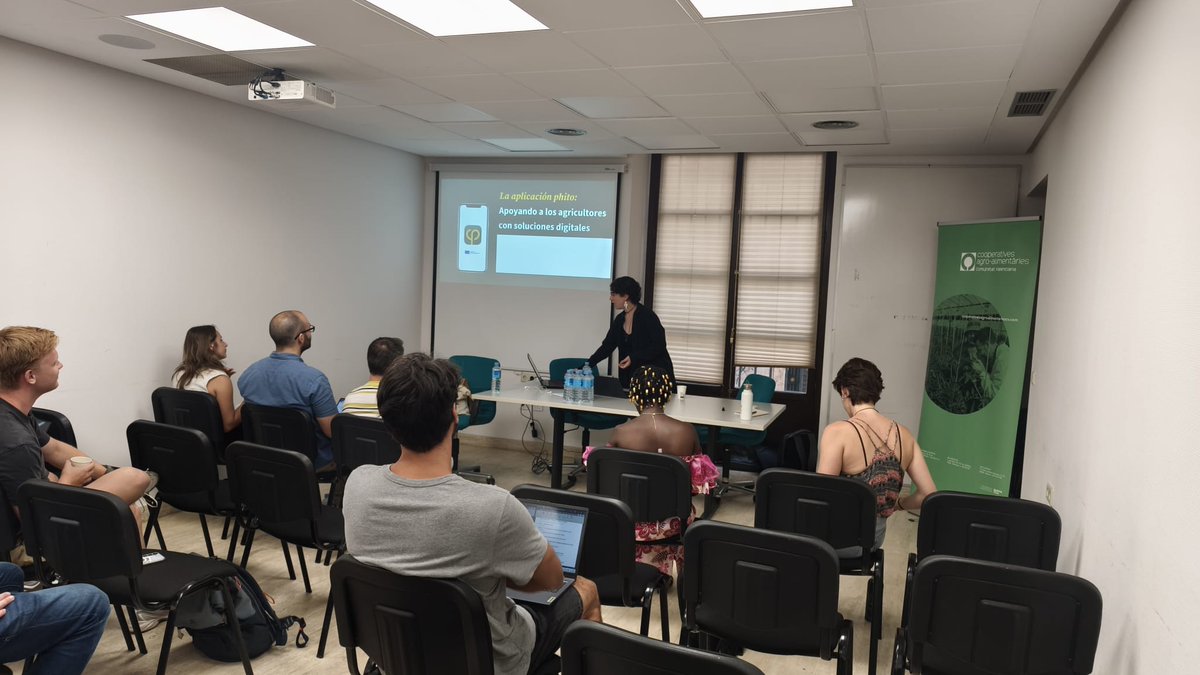 CoopsAgroCV's tweet photo. Estudiantes del Máster International Land and Water Management de @WUR colaboran por 3er año consecutivo con cooperativas de la Comunitat para contribuir al desarrollo de #PHITO.
Su trabajo servirá como base para MyCoop, la futura sección de PHITO destinada a las cooperativas. https://t.co/ur2swMA58Z