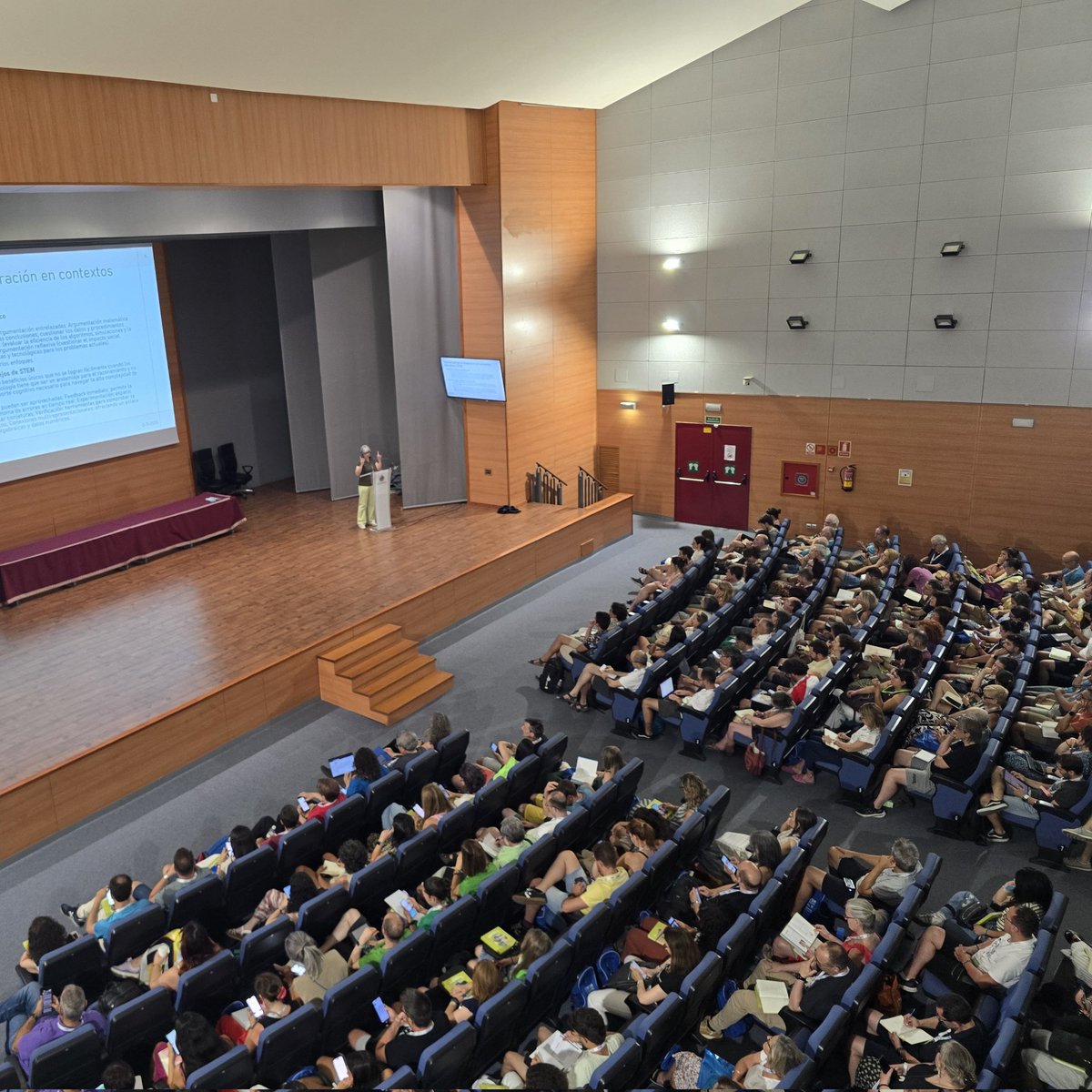 fespm_es's tweet photo. Ponencia plenaria de Susana Paula Graça Carreira: "Matemáticas para el Siglo XXI: Problemas Reales, Herramientas Digitales e Integración" https://t.co/bCBEGhJlKm