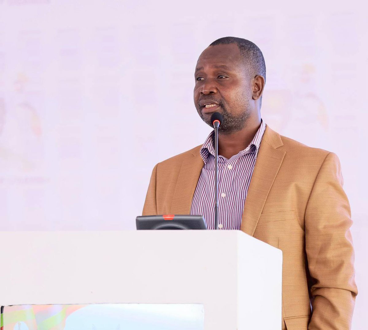 KampalaPost's tweet photo. Chris Obore, Senior Parliament Officials Arrested In IGG Anti-Corruption Probe https://t.co/VPwFCnV1W0 https://t.co/nx08qFuBNd