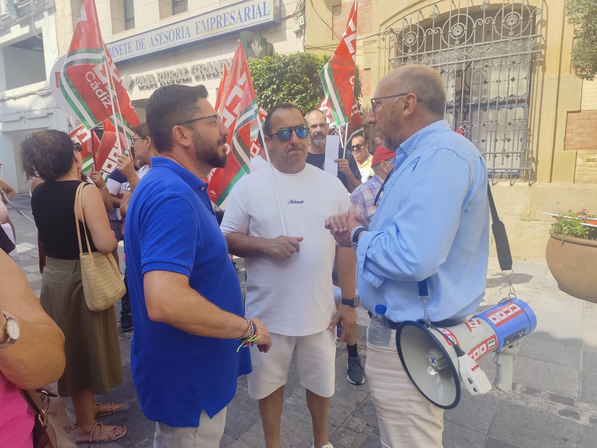 CCOO_CG's tweet photo. 📢 MOVILIZACIÓN contra la precariedad laboral en la empresa pública Algesa.

🔴 @aytoalgeciras no puede permanecer en silencio por más tiempo.

Continuaremos https://t.co/yM3PEqhBi3