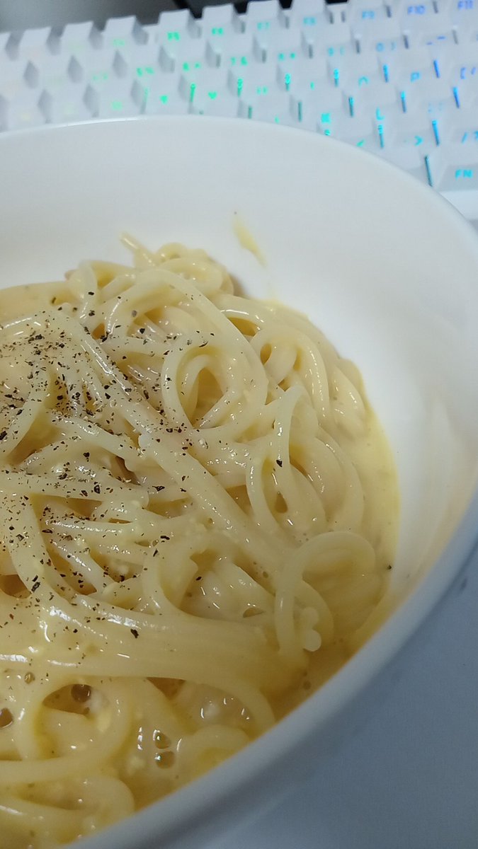 F1LLegg's tweet photo. 牛乳混ぜたらかなりいい感じ。塩入れすぎたかも https://t.co/9b6T581mdm