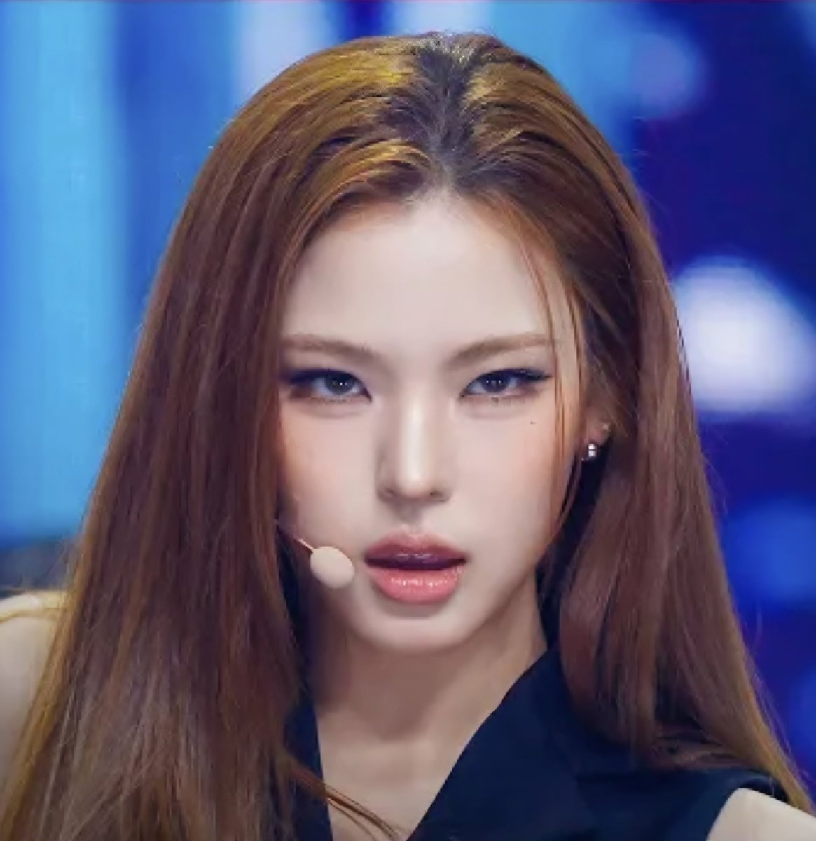 MaiLovesYou04's tweet photo. Mais fits for todays performance is insaneeee, that outfit that highlights her sharp look and aura, adding that fierce look in her eyes, whooah!😍🔥😎 that's my girl I'm telling you all. https://t.co/qz9uA0oFXG