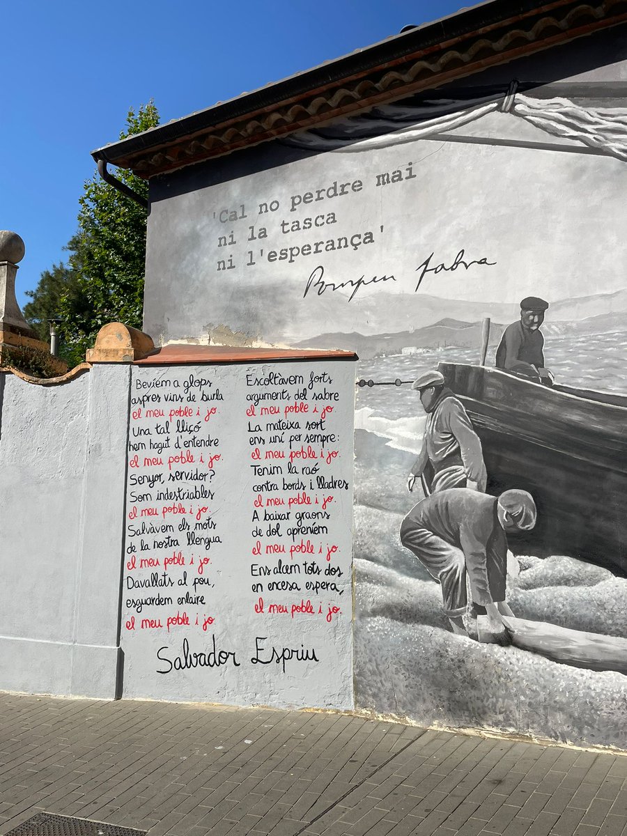 Krostens's tweet photo. Vandalismes poètics al #DaltlaVila...

Salvador Espriu va escriure 'El meu poble i jo' per a l'homenatge celebrat a #Badalona amb motiu del centenari del naixement de Fabra (1968).

Avui, quan la llengua falla (i,per tant, falla tot), enfonsem-nos amb una mica d'estil, si més no! https://t.co/cW7TPl5qOh