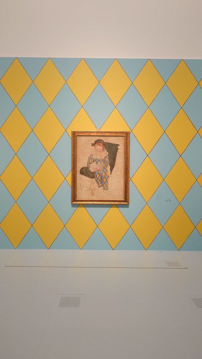 Ryo_Takikawa's tweet photo. 国立新美術館で開催中の「ピカソ meets ポール・スミス」へ🖼️
ポール・スミスらしいカラフルな空間にピカソの作品が並び、何となく広告の中を歩いているような？感覚に。「北斎 meets ユニクロ」なんて企画も、いつかあるのかな https://t.co/FbDh2vkxOU
