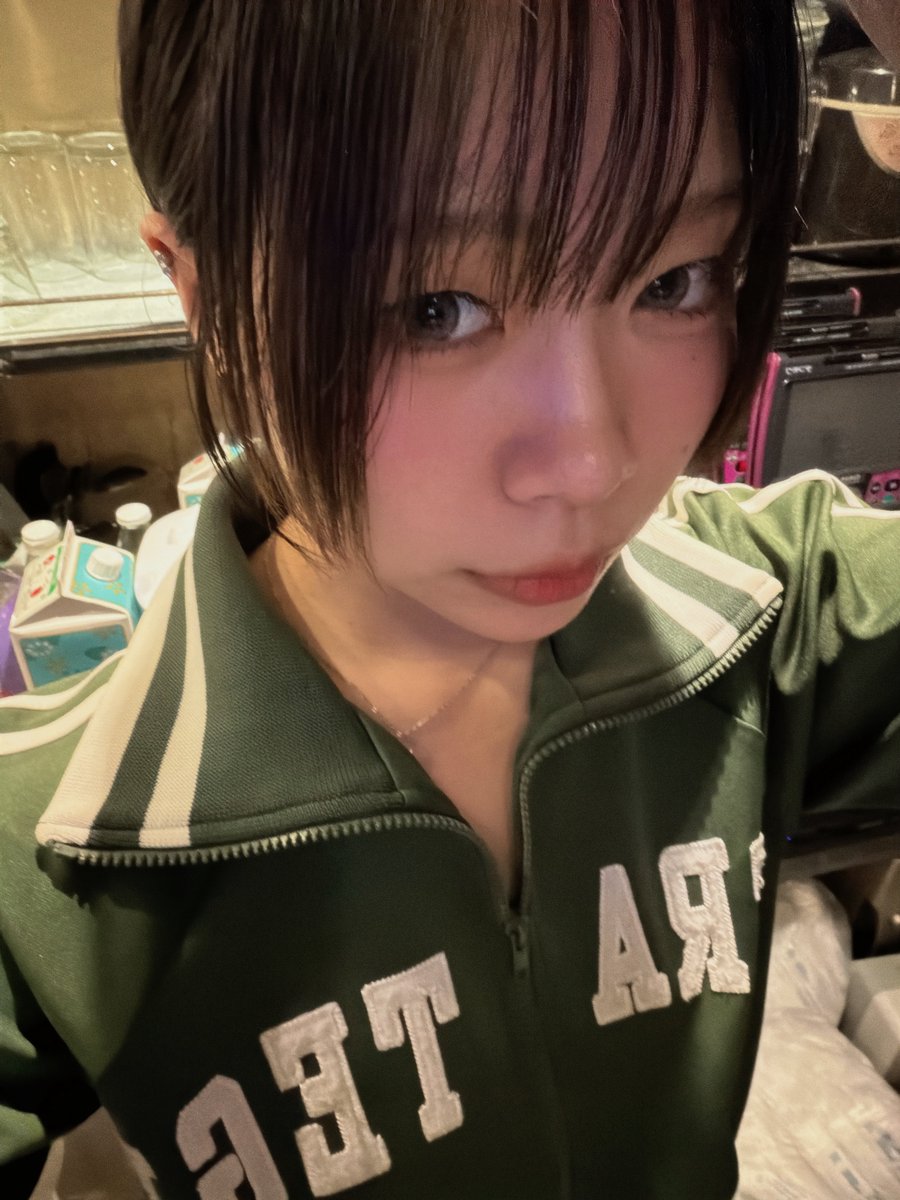 a_z0be's tweet photo. やっほー！YOURSあけました♬
気温ちょうどいいね！雨もいい感じに弱まったね！とりあえず朝まで飲もう🫶🏻🫶🏻

📍新宿ゴールデン街 マルハビルB1F
#新宿バー #新宿ゴールデン街 #ゴールデン街 #カラオケバー https://t.co/MgxIWySqn7