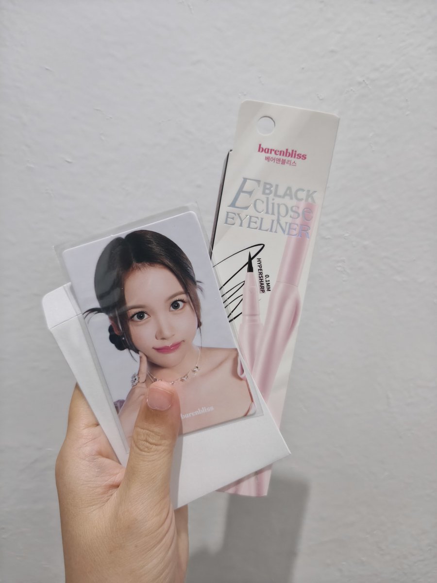 _smilysm's tweet photo. Yuyur kaget 😭😭😭😭 kirain gaada bonus pc 😭😭 cakep bangeettt lagiii 😭😭 https://t.co/VGMoRSk94A