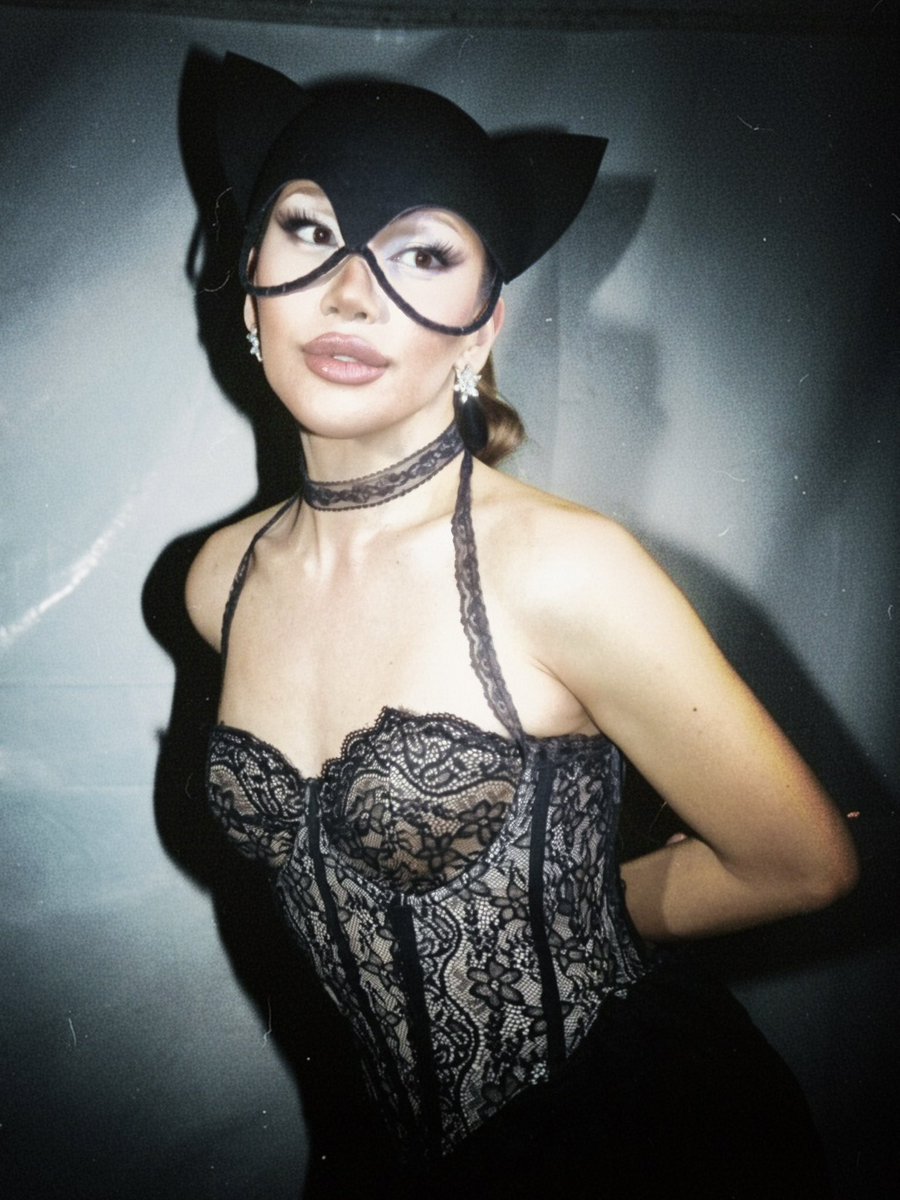 librianne tweet picture