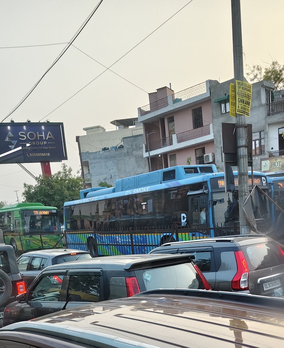 Dillisocial's tweet photo. एक दो तीन 
3 गाड़ियां एक ही रूट की एक साथ चल रही है। 
DL51EV9874, DL51EV9615
DL1PD8745
1 july, 6:45pm
सबमे 5 से 6 सवारी है बस। 
ये कौन बना रहा है टाइम टेबल इनके? 
@dtchq_delhi @drpankajbjp
@gupta_rekha @dtc_union @ptf_delhi @Saurabh_MLAgk https://t.co/Ge7xJ4XjpW
