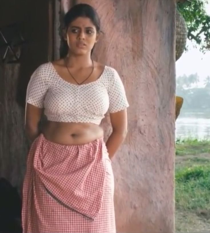 SNaseer99059's tweet photo. Blouse &amp; Skirt combo hits different. 🔥 https://t.co/pubhaM047Q