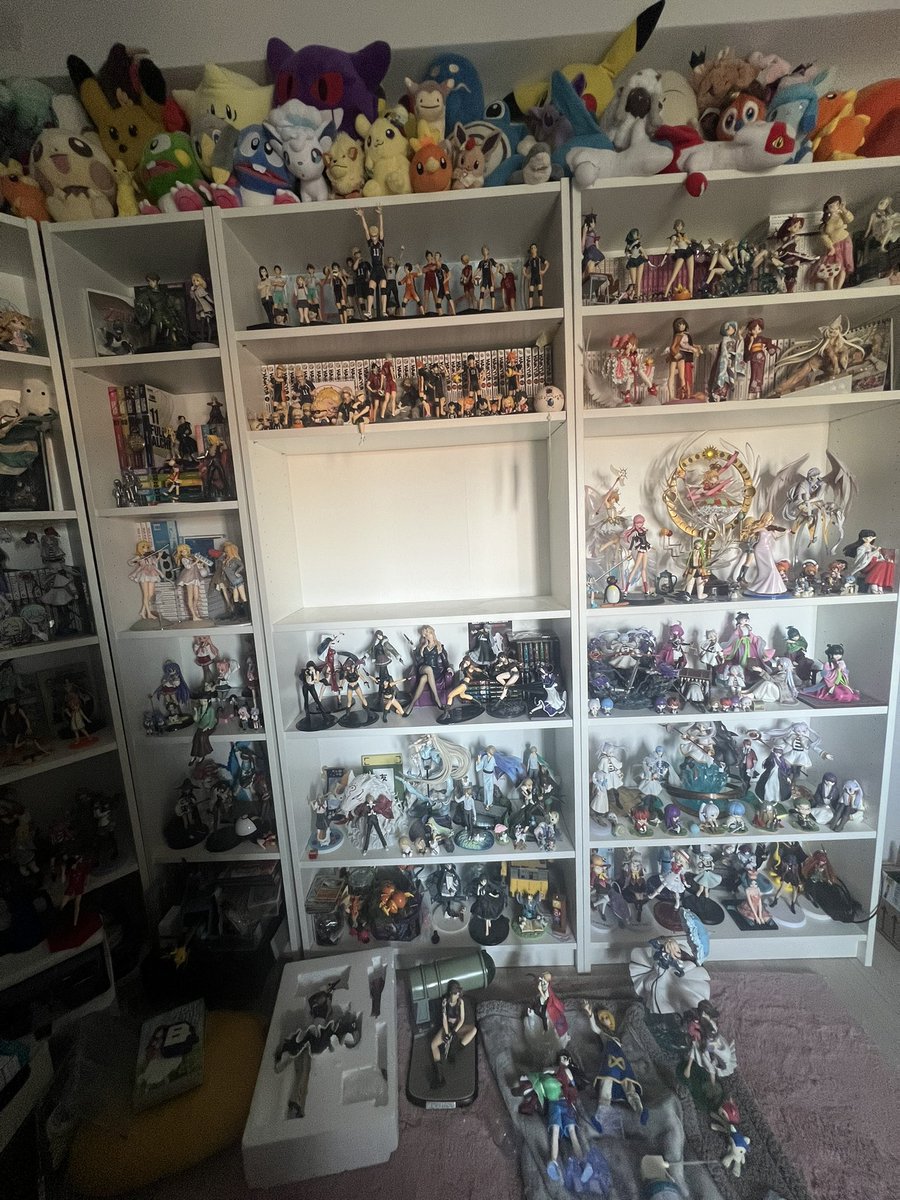 ElureVT's tweet photo. No quiero fardar mucho, pero os enseño en exclusiva los juegos de PS6!!

Confiaron en mi para que los pudiera testear, y como coleccionista, decidí exponerlos en una balda 🥰✨ https://t.co/RMk1tk4fOm