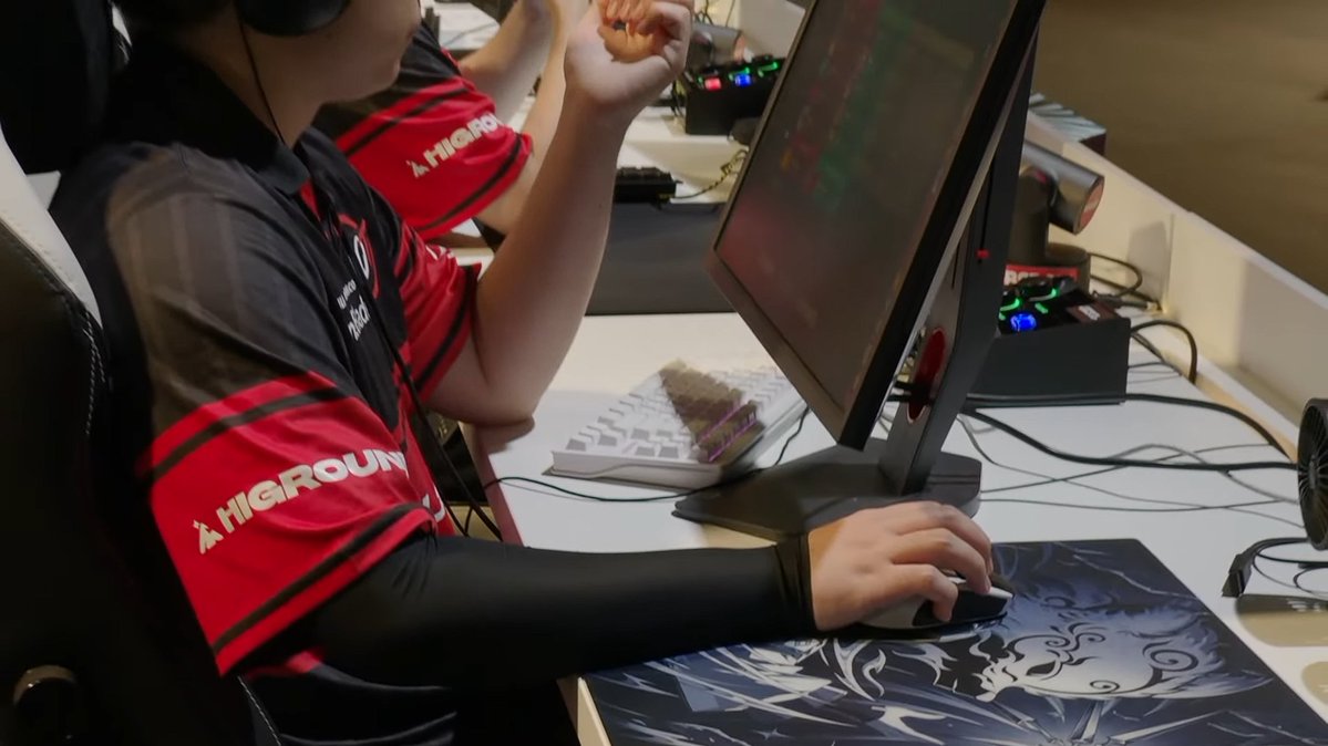 64xk's tweet photo. 100T Cryocells選手がMeiy Glass MousePad👀 https://t.co/FbngrbBNyW
