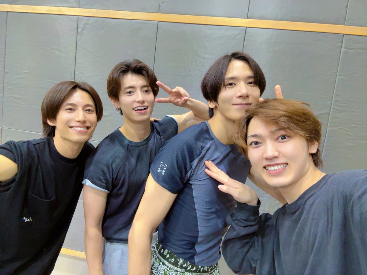 shinichi1109's tweet photo. 今日はモリミュRep組がお休み。

というわけで、あんステの稽古へ！

あの曲の振り付けでした！！！
いやぁ、相変わらずEdenの振りは大変だ😆

稽古中、Edenは今日も和気藹々と。
自然体の自分でいられるEdenという場所

好きだなぁと改めて実感した今日の稽古でした🍎 https://t.co/vjtkaIv84g