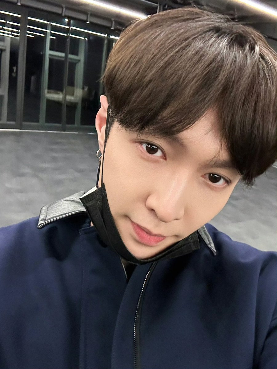 LayLitLife's tweet photo. @znznznznznz0408 작년 슴에 찍은 크리스마스 셀카였어용! https://t.co/vbkvhYK13z