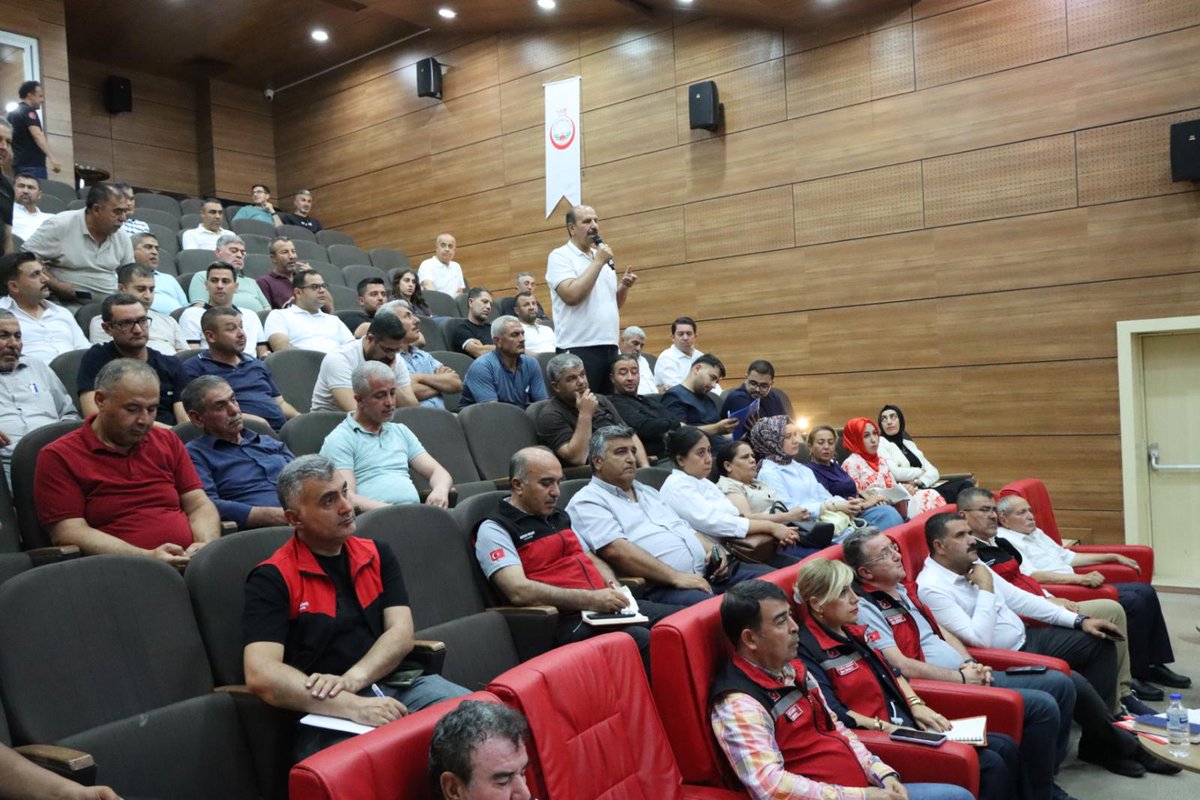 anteptarimill's tweet photo. Oğuzeli İlçesi Tarım Sektörü istişare toplantısı İl Müdürümüz Sayın İbrahim SAĞLAM, İl Müdür Yardımcımız, Şube Müdürlerimizin, İlçe Ziraat Odası Başkanı ve sektör temsilcilerinin katılımlarıyla düzenlenmiştir.
@TCTarim @ibrahimyumakli @ibrahimsaglam46 @tobeydb https://t.co/MLJd5Upo46