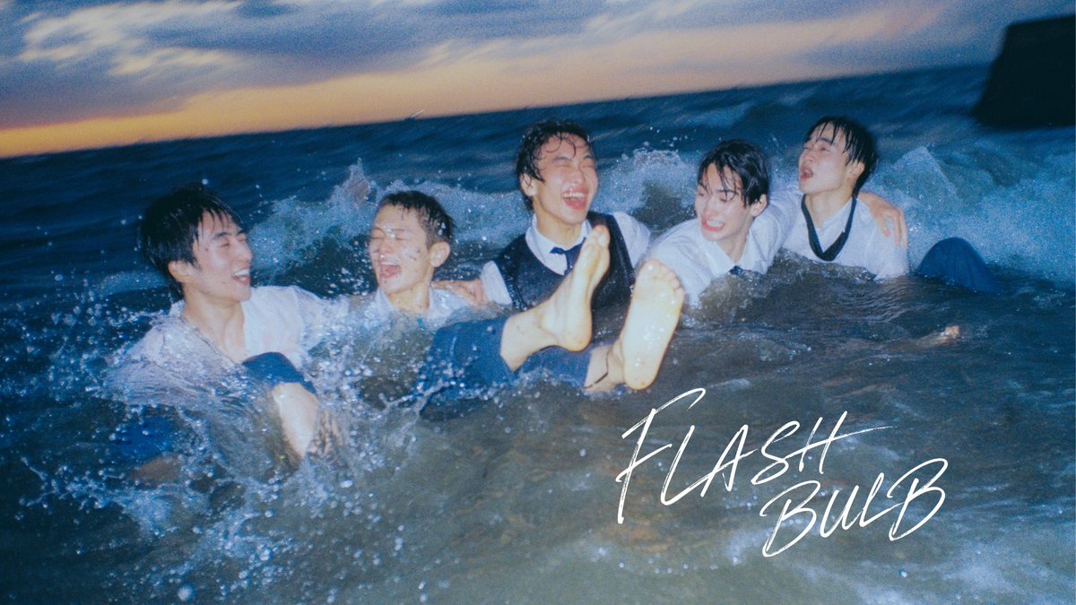 Omoinotakey's tweet photo. New Video
﹏﹏﹏﹏﹏

FLASHBULB ｜Music Video
https://t.co/SlL0wIIi91

TV アニメ『花ざかりの君たちへ』 
第2期 OPテーマ 
@hanakimi_anime

Director / Photographer : Sara Masuda
Production : P.I.C.S.

#花ざかりの君たちへ
#花君アニメ #HanaKimi https://t.co/h9dM0i9X8r