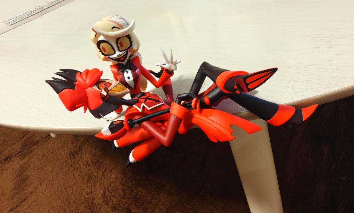 quail0108loveup's tweet photo. やばい、帰って疲れてゴロゴロしながらテーブルとアラチャで遊んでたら(？)新たな発見をしてしまった、アラのバランスすごい、ポテンシャルが計り知れないアラチャほんとかわいいね https://t.co/FemUgzfCfZ