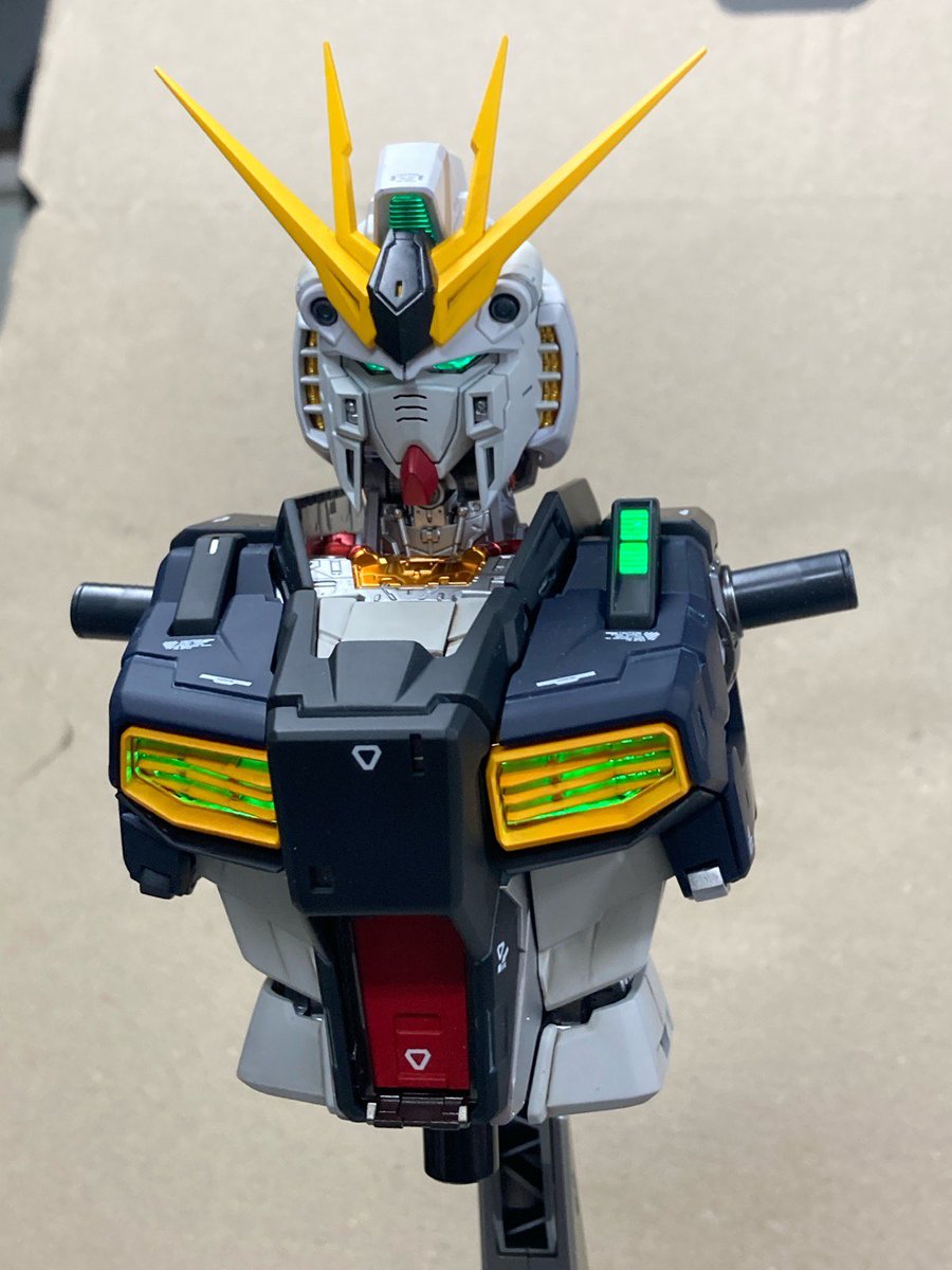 PG26154281's tweet photo. PGU νガンダム 二機目 製作中〜
胴体部・外装 (外部装甲)完成〜
次は腰〜
#ガンプラ #PG #PGU #νガンダム #塗装 https://t.co/p63qhAcLBU