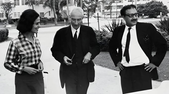 BrettPetter's tweet photo. A famous picture of Dr. Abdus Salam, #Pakistan’s Nobel laureate, with Robert Oppenheimer.

But no #Pakistani leader was ready to be clicked with him because he was an #Ahmadiyya.
#AhmadiApartheid is a decades-old problem of Pakistani society. 
@KashifMD @aneelakhaled @minhaskh https://t.co/2tPwvf8xxO
