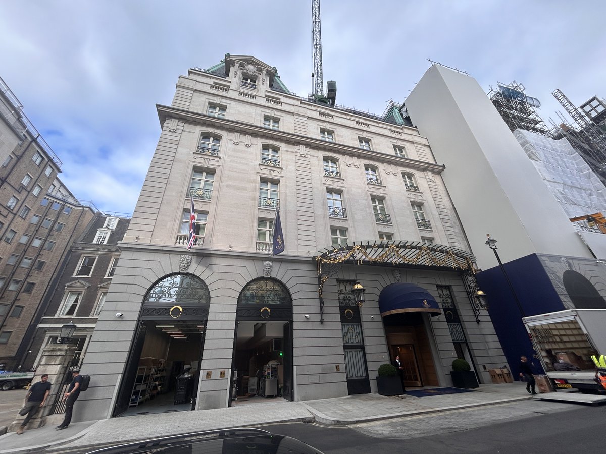 createstreets's tweet photo. Two new buildings in central London. Only mind-forged manacles (&amp; and the government regulations which are downstream of them) prevent us from re-intensifying and re-beautifying our city centres. https://t.co/wi4fsPvnqc