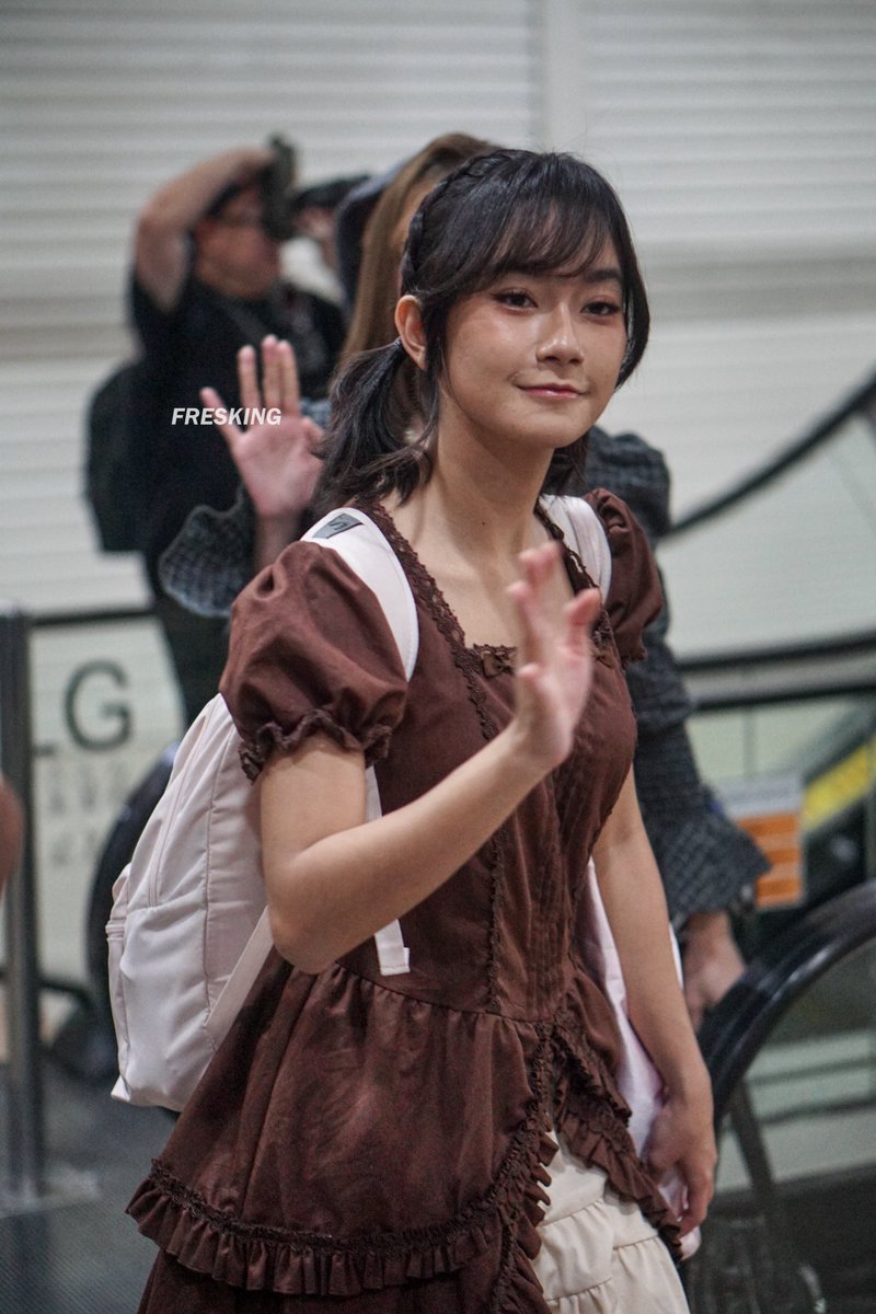 _FresKing's tweet photo. halo mbak @Freya_JKT48 
#JKT48TheaterSementaraSBY https://t.co/IzAwWVPnni