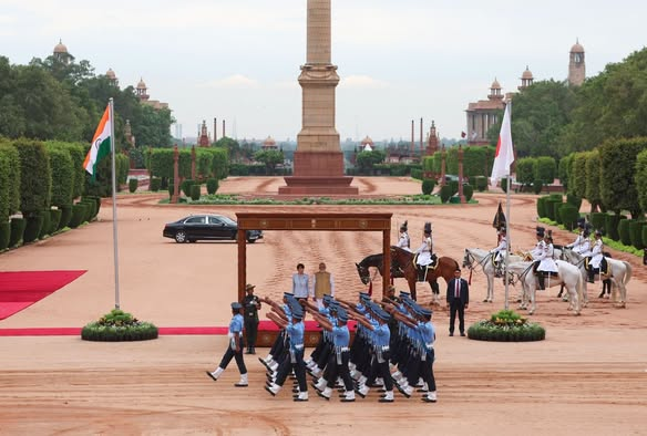 AAPKA_BAJRANGI's tweet photo. देश के यशस्वी तपस्वी प्रधानमंत्री श्री @narendramodi जी ने भारत यात्रा पर आईं जापान की माननीय प्रधानमंत्री सनाए ताकाइची (高市早苗) जी का औपचारिक स्वागत कर भारत-जापान की सुदृढ़ मित्रता को नई ऊंचाइयों तक पहुंचाने का संदेश दिया।
दोनों देशों के बीच रणनीतिक साझेदारी, आर्थिक सहयोग और वैश्विक मुद्दों पर समन्वय को और मजबूत बनाने की दिशा में यह यात्रा अत्यंत महत्वपूर्ण मानी जा रही है।
@NitinNabin @AmitShah @blsantosh @byadavbjp @Rajkumarchahar9 @Annapurna4BJP @yourBabulal @bjpkarmveer @AdityaPDSahu @bjp4india @bjp4jharkhand 
#NarendraModi #SanaeTakaichi #IndiaJapan #StrategicPartnership #ViksitBharat #Diplomacy