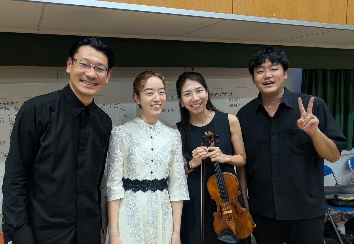 kansaiphil's tweet photo. 本日7/2は、兵庫県・神戸市立長田小学校で学校巡回公演のオーケストラ本公演😊

音楽に目を輝かせながら耳を傾ける子どもたちの姿が、とても印象的でした！✨元気なごあいさつ、大きな拍手、そして体育館いっぱいに響く伸びやかな歌声に、私たちもたくさんの力をいただきました！😊

指揮は碇山隆一郎さん🎼司会は古橋果林さん🎶
今日の音楽との出会いが、学校生活の素敵な思い出となり、またどこかでお会いできますように！
#オーケストラ
#学校巡回公演
#文化庁
#関西フィルハーモニー管弦楽団
#関西フィルハーモニー
#関西フィル
#関フィル