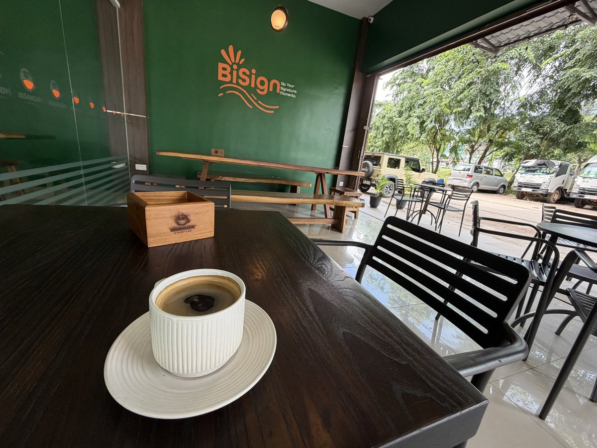 BayuSahaja's tweet photo. Terbisign-bisign di bisign coffee. https://t.co/4jmZ0SSZ6b